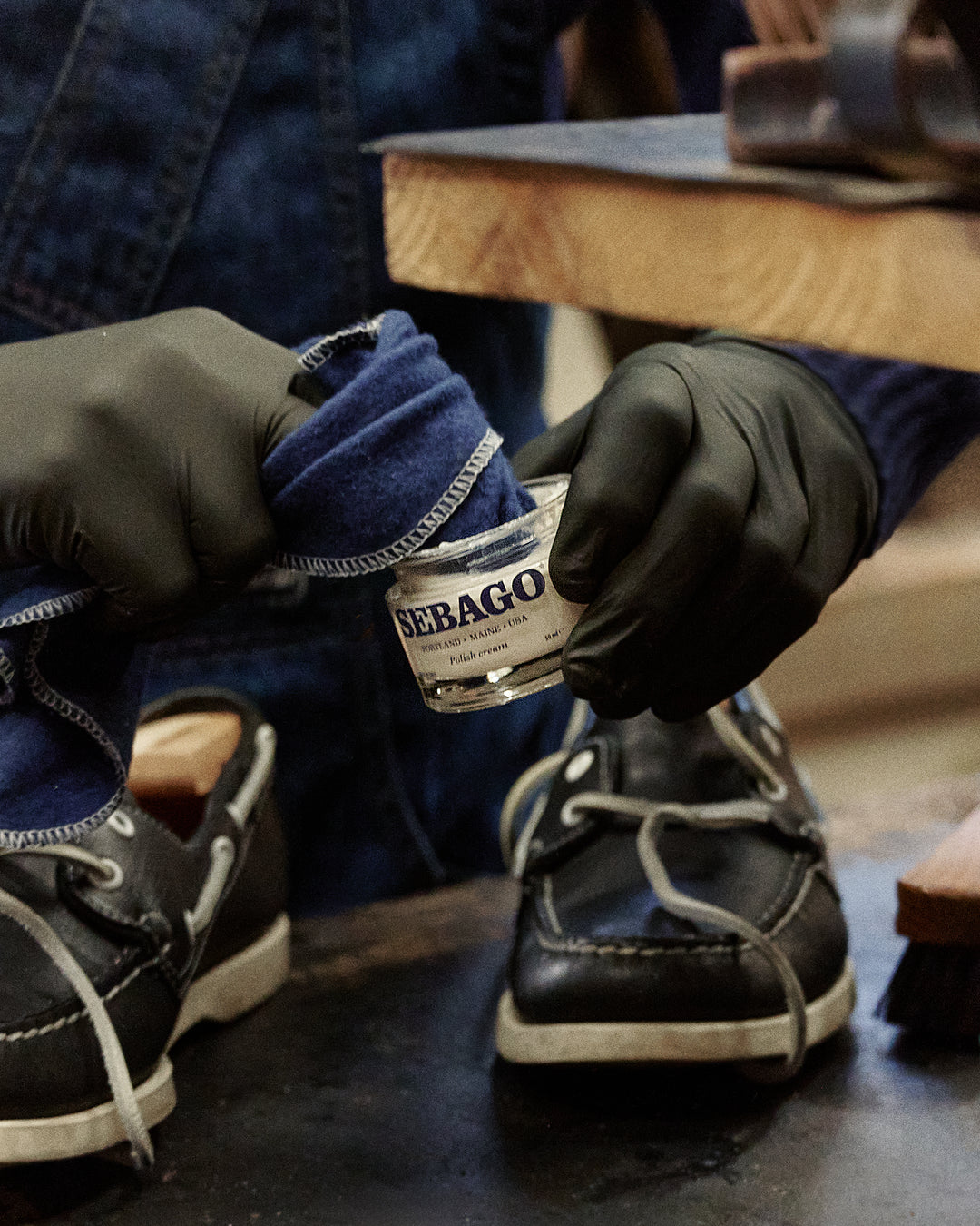 Sebago: Step 3. Conditioning Apply a neutral or colored nourishing cream with a soft...