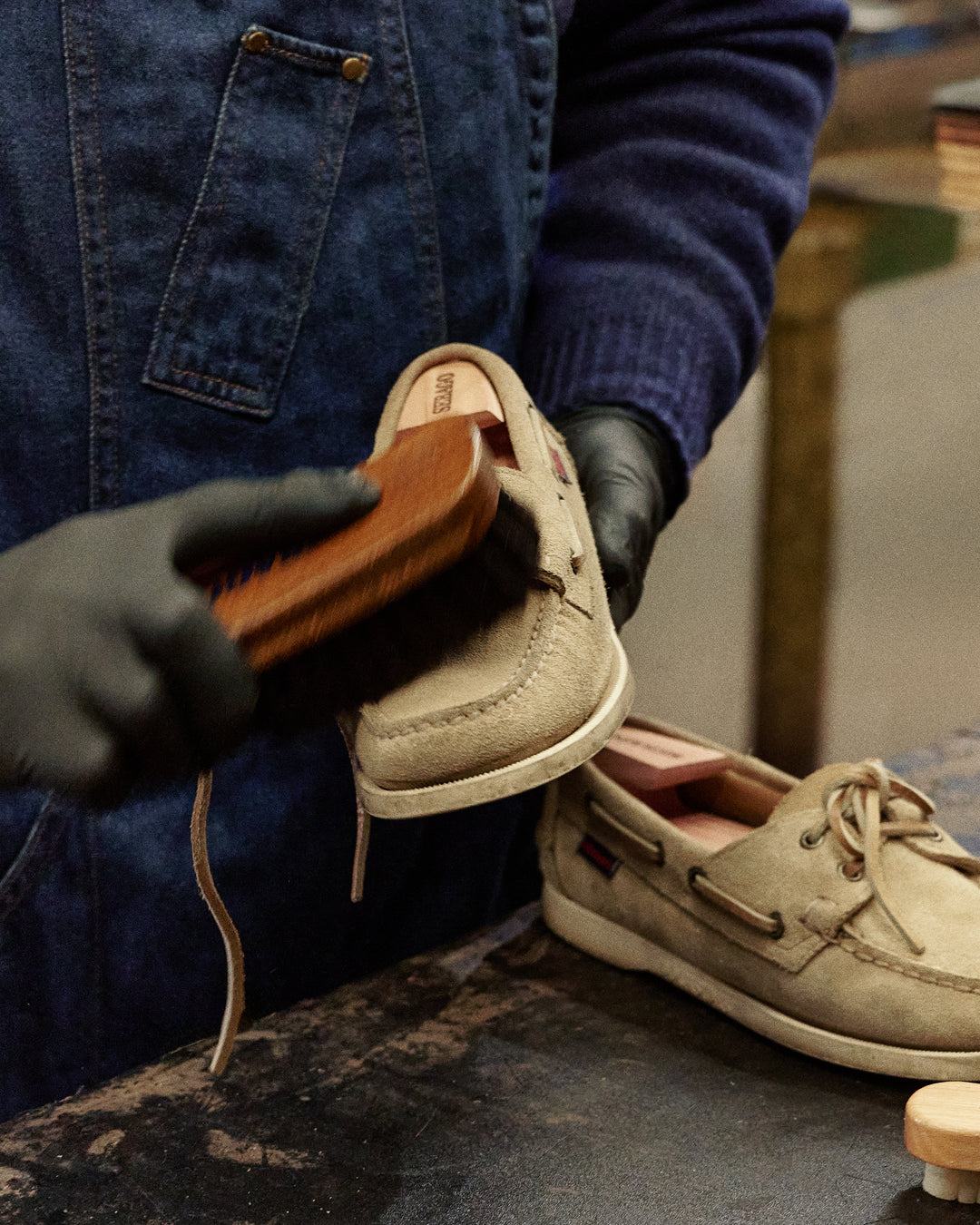 Sebago: Step 4. Reviving Brush the surface again to lift the fibers and restore...