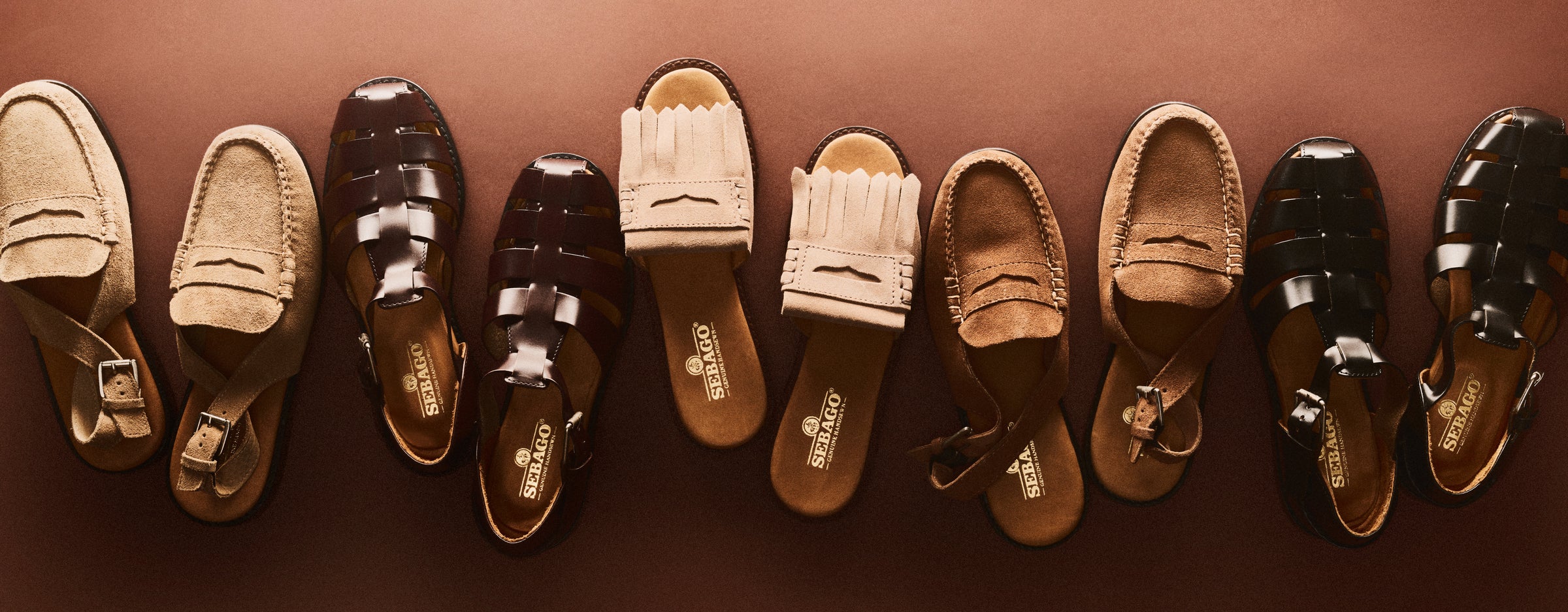 Sebago: Colección de Verano para Mujer Clásicos renovados y zapatos sin cordones de esencia estival.
