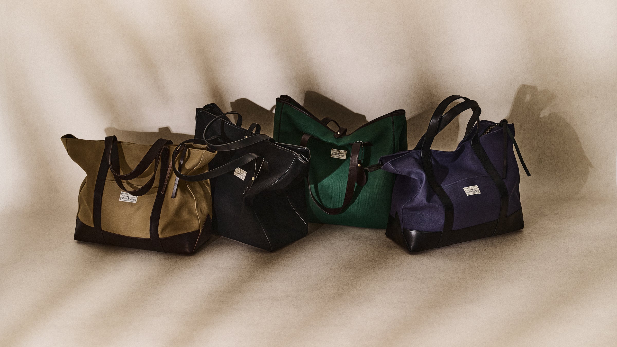 Sebago: Accessorize your summer Caps, bags and leather details to complete your Sebago summer look.