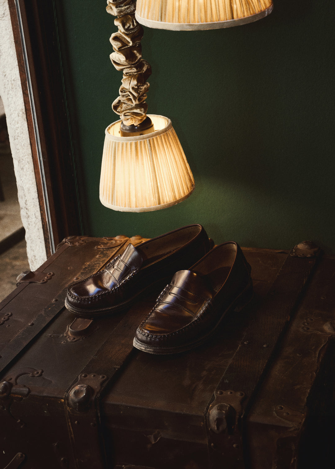 Sebago: In this phase, the "shoe filler" is inserted into the...