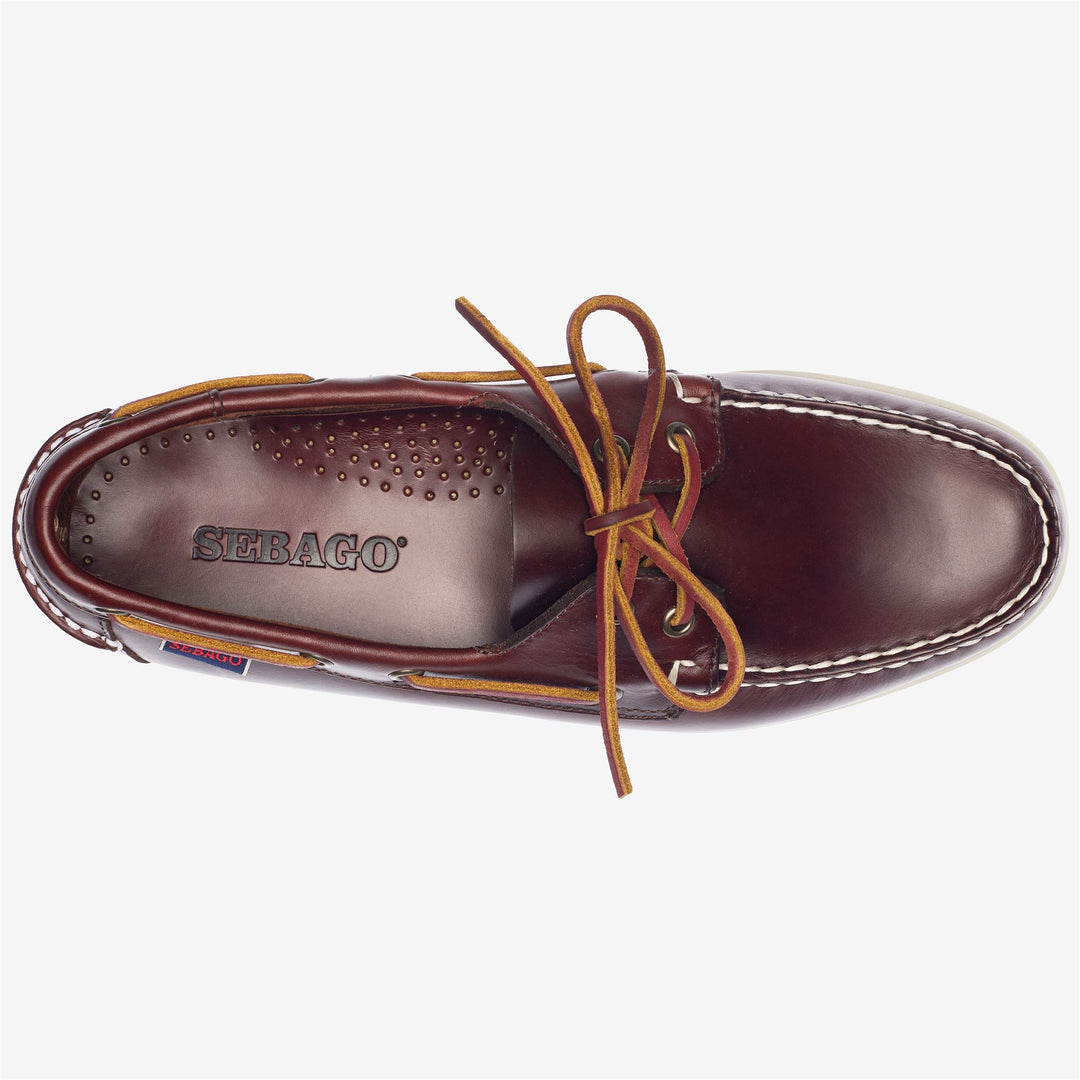 Mocassins bateau en cuir ciré marron pour homme main