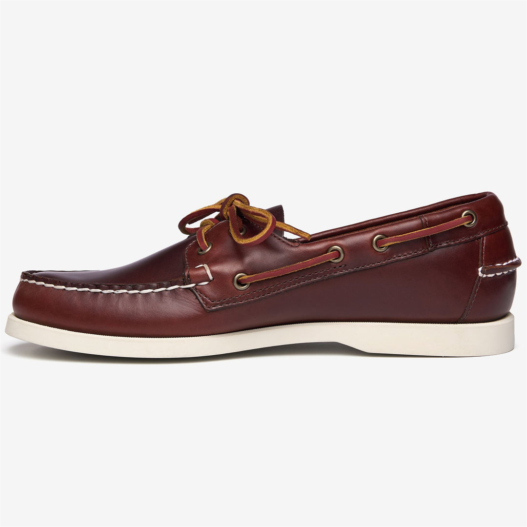 Mocassins bateau en cuir ciré marron pour homme main