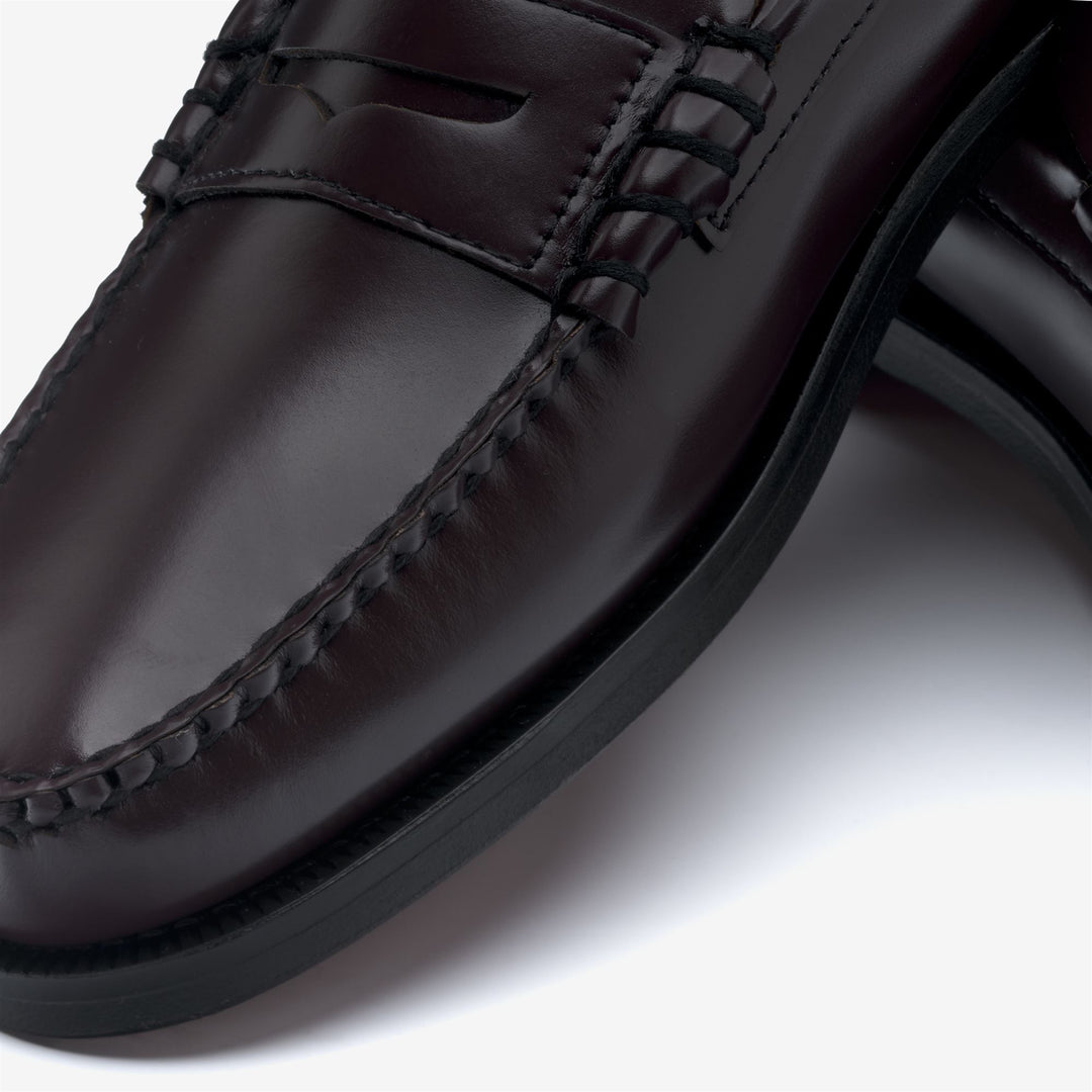 Mocassins marron foncé pour homme avec semelle en cuir main
