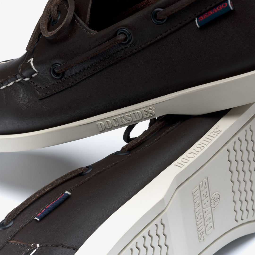 Mocassins bateau marron foncé pour homme main