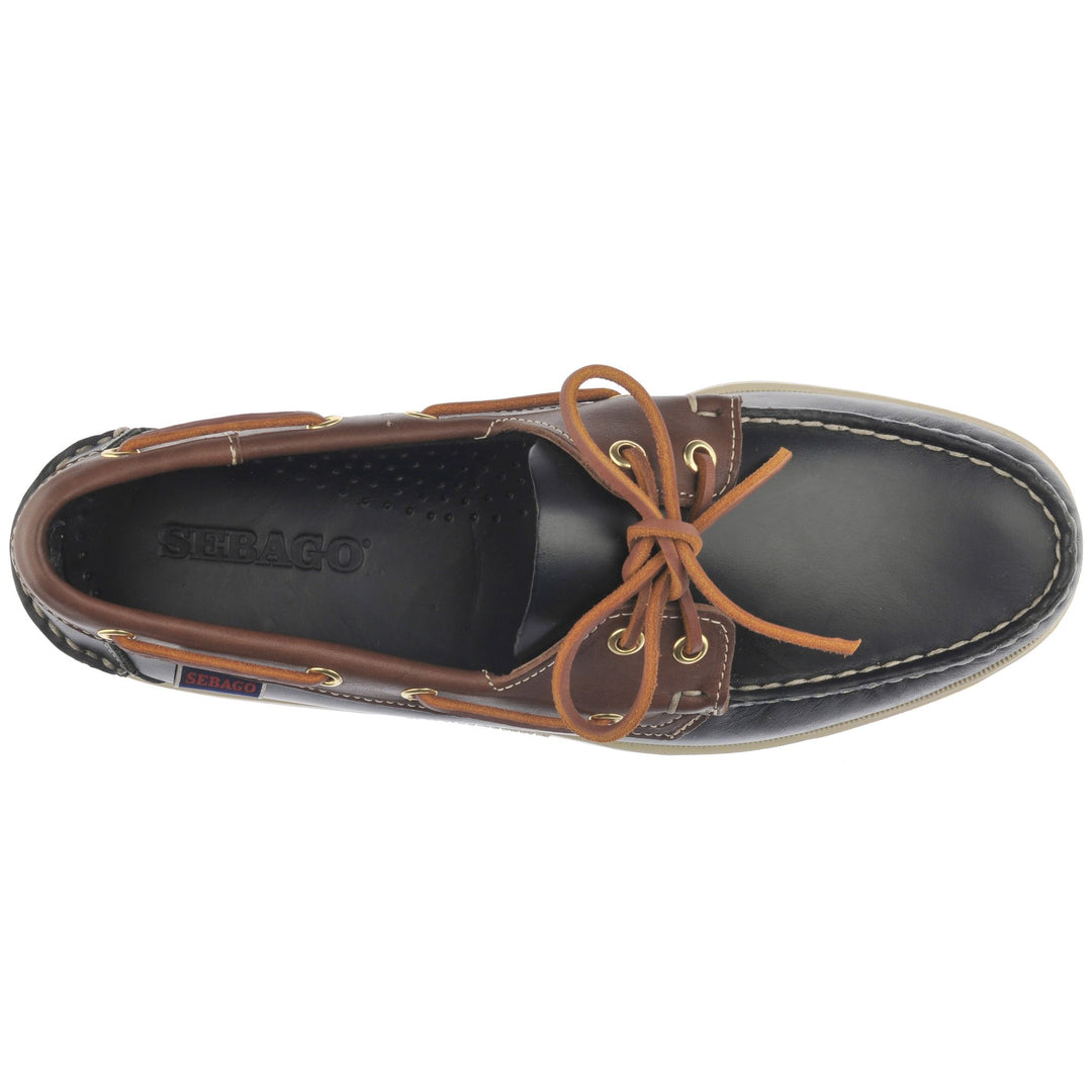 Mocassins nautiques en cuir ciré marron pour homme, idéaux pour la voile. main