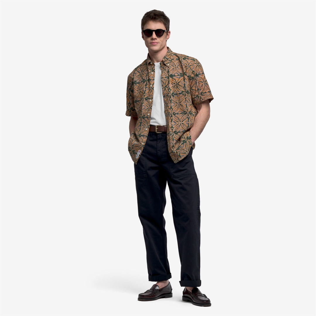 Camisa informal unisex verde azulada con botones y estampado gráfico main