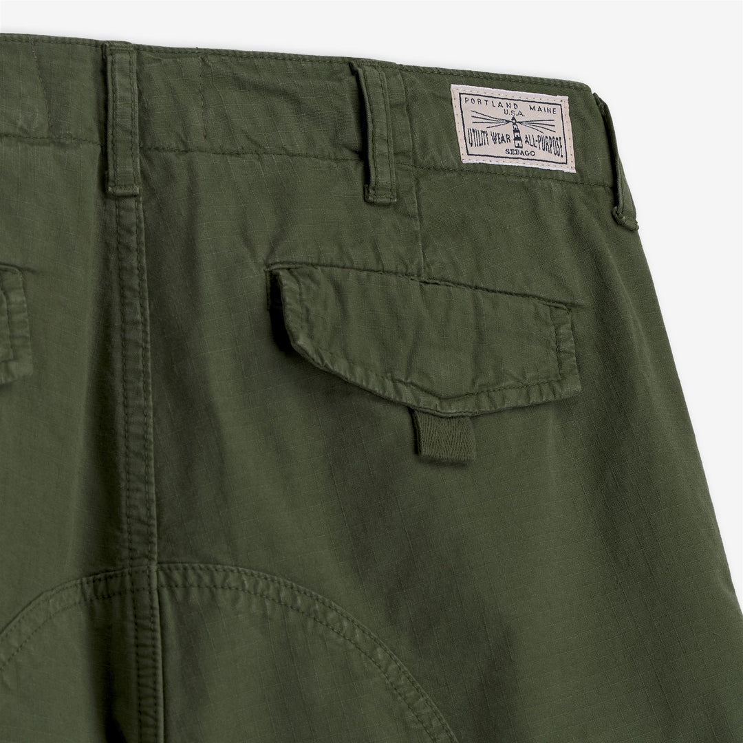 Pantalones cortos cargo náuticos para hombre en verde loden con bolsillos largos main
