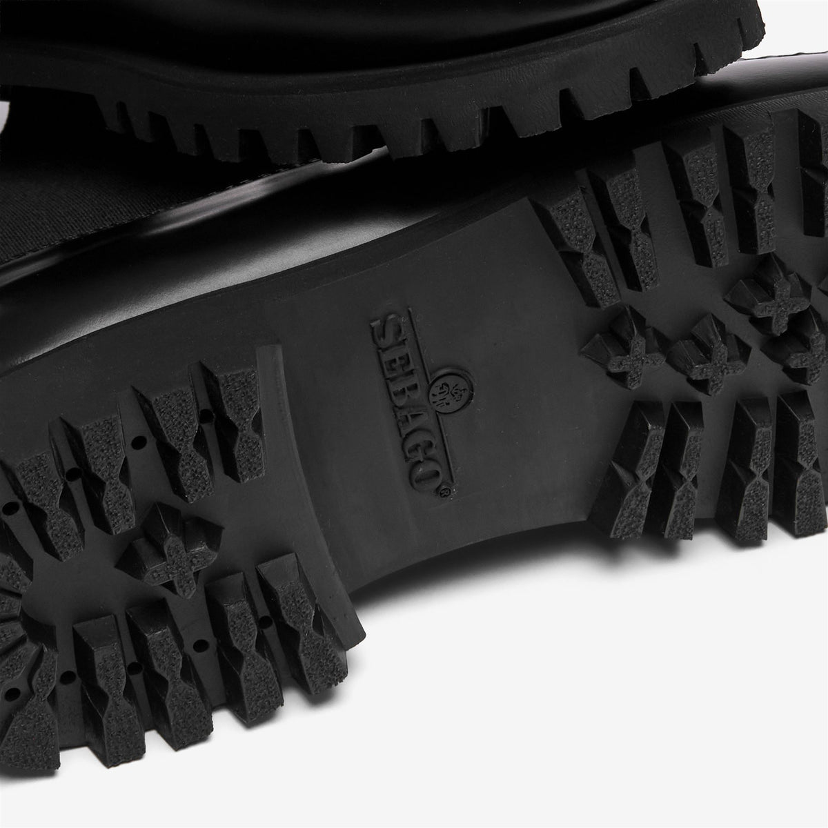 Boots Chelsea à semelle crantée en cuir noir pour femme