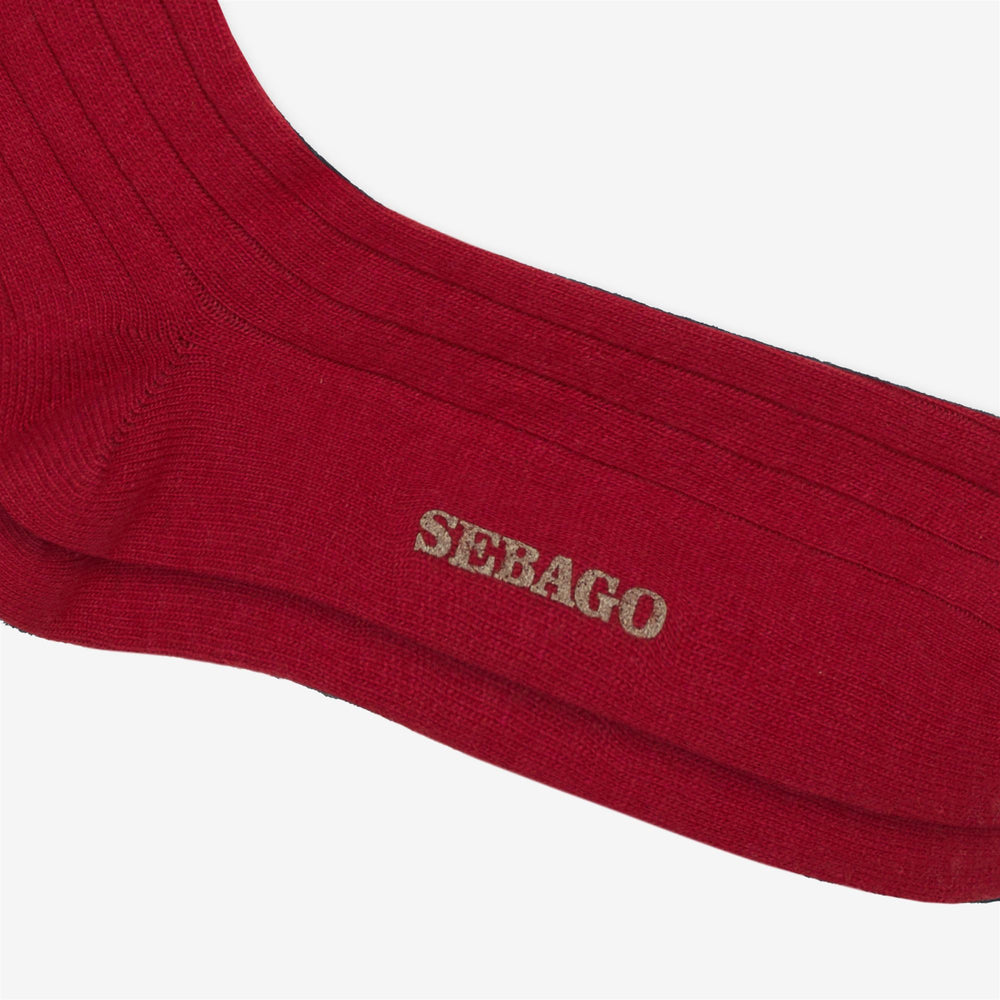 Calcetines unisex hasta la rodilla de color rojo cereza para el tiempo libre. 02