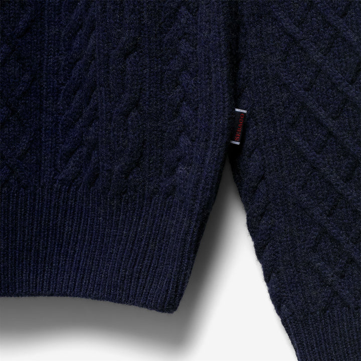 Intensiv blauer Unisex-Pullover aus Shetlandwolle mit Zopfmuster 3