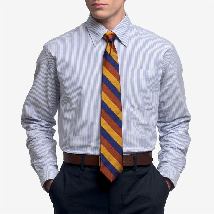Corbata de seda roja estilo regimental para hombre, ideal para ocasiones informales y formales. 3