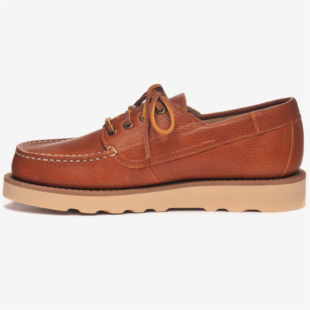 Mocassins marron cousus main pour homme, alliant confort et style main