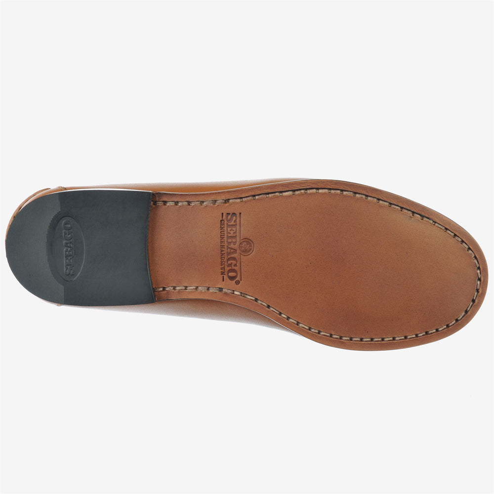 Mocassini da donna marroni in pelle, modello slip-on con tacco in gomma sagomata. 02