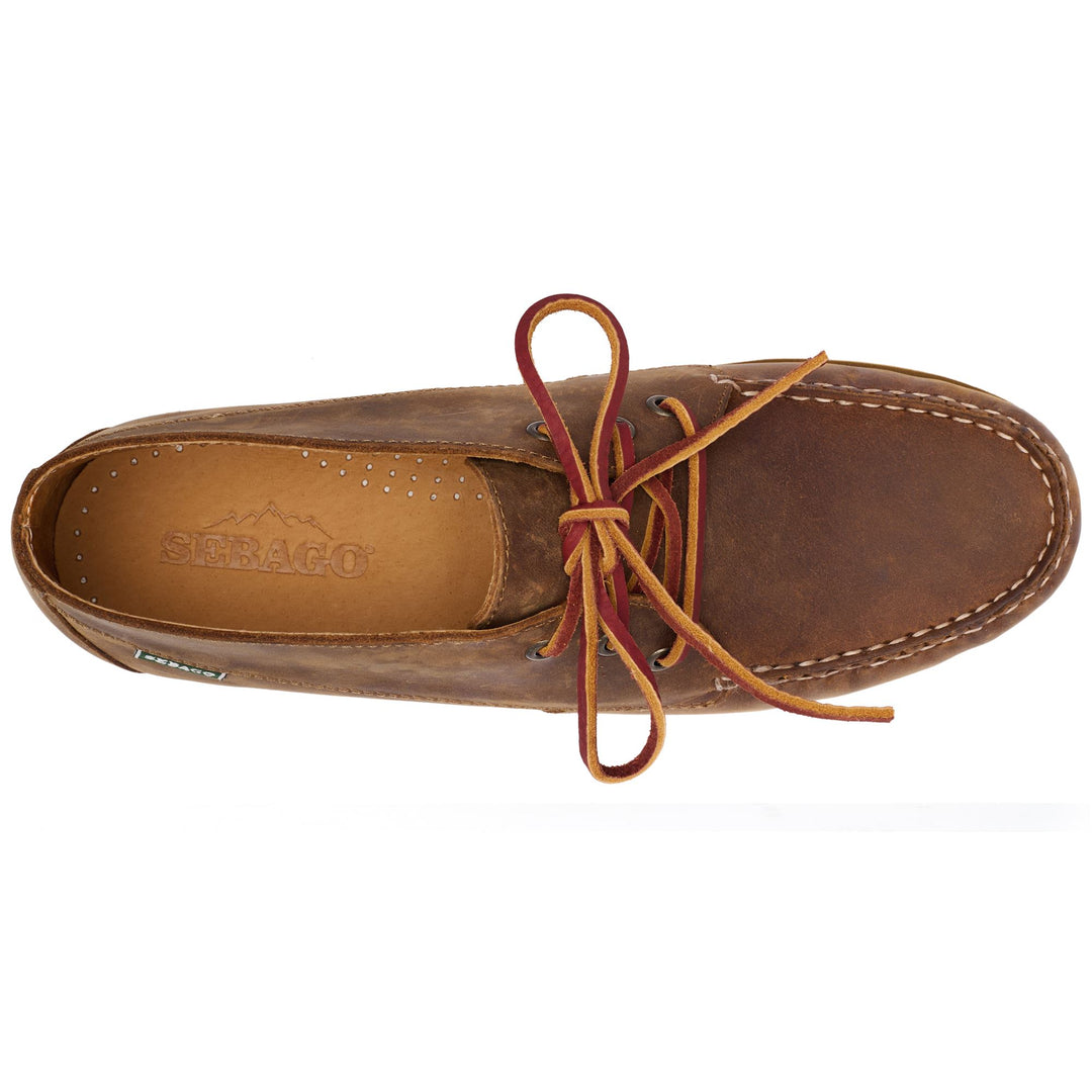 Mocassins marron à coupe basse pour hommes, parfaits pour les aventures en plein air main