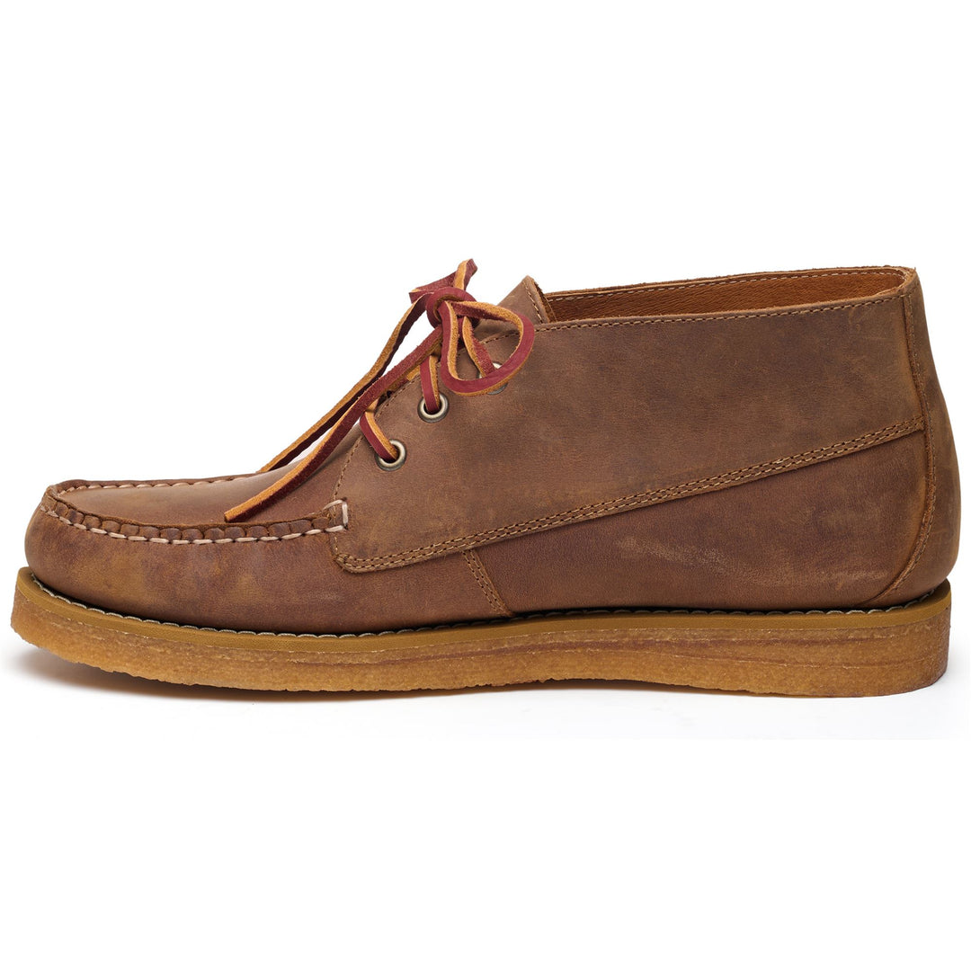 Mocassins marron à coupe basse pour hommes, parfaits pour les aventures en plein air main