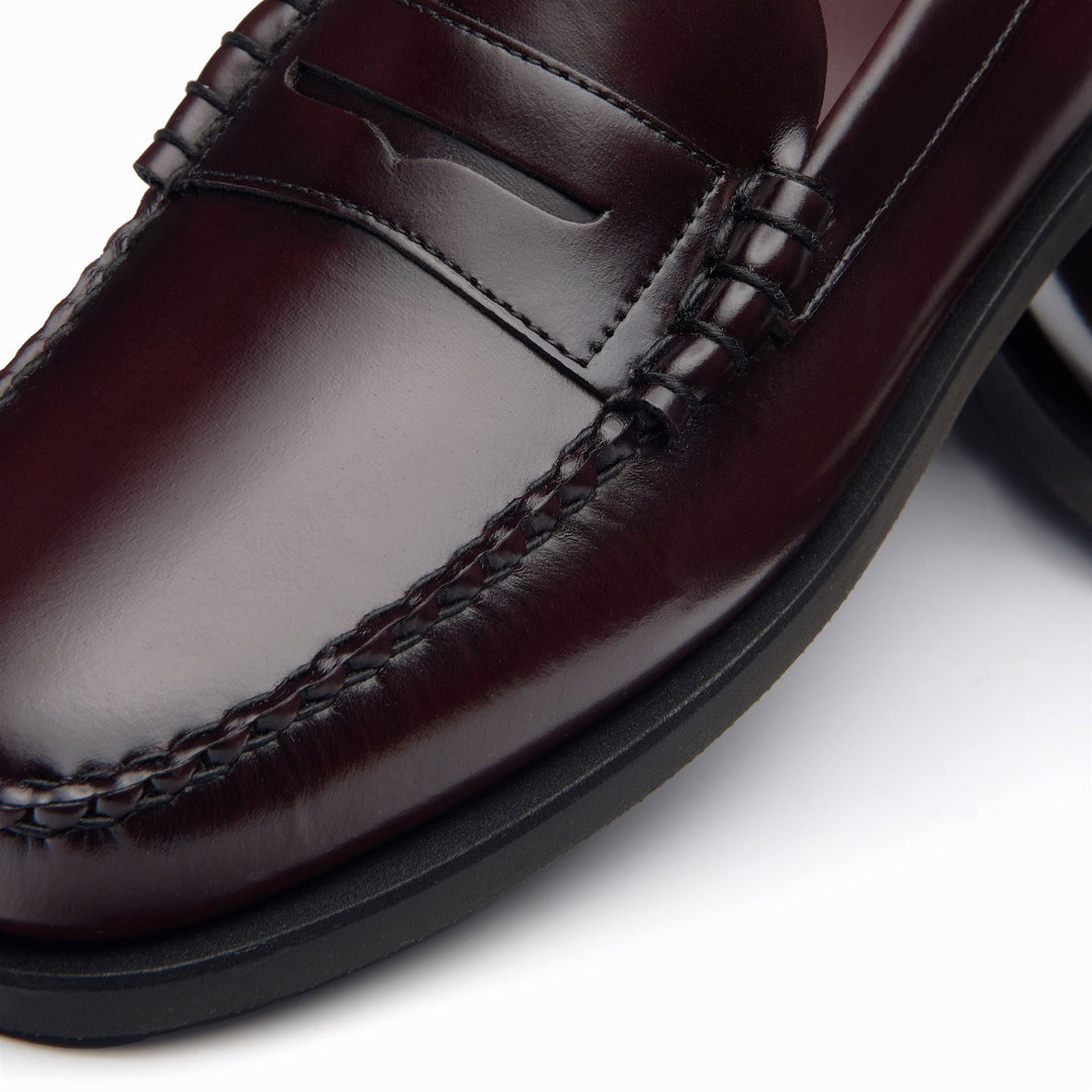 Mocasines de piel marrón para hombre con suela suave y flexible main