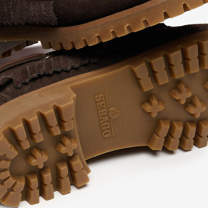 Mocasín de ante marrón para mujer con detalle de flecos y cuentas 5