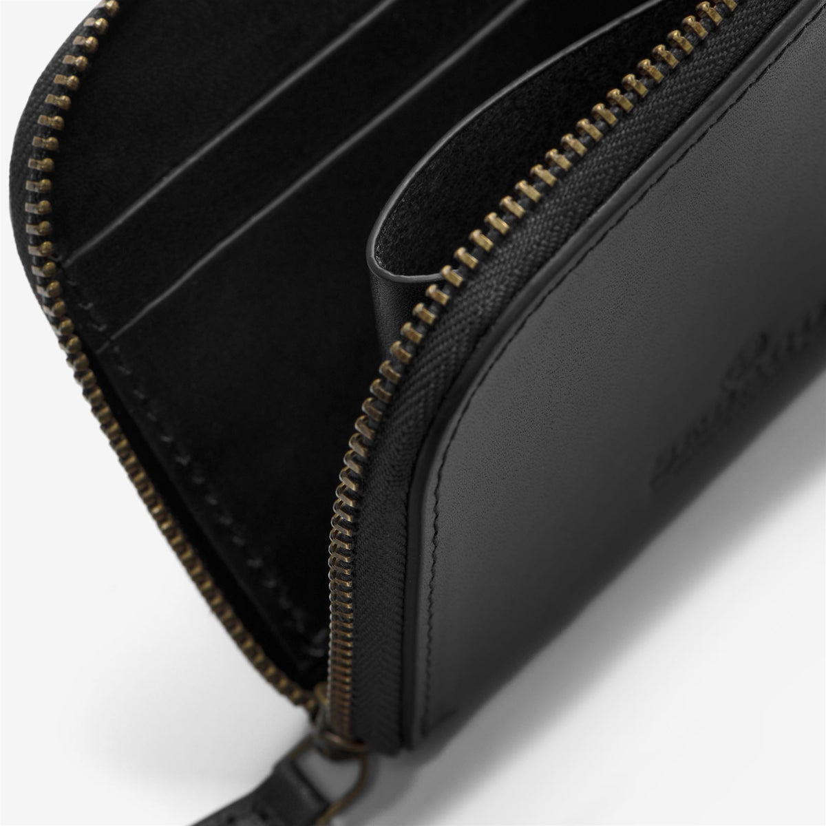 Small Accessories_Unisex_ORIN_Wallet_Black - Commercial 3