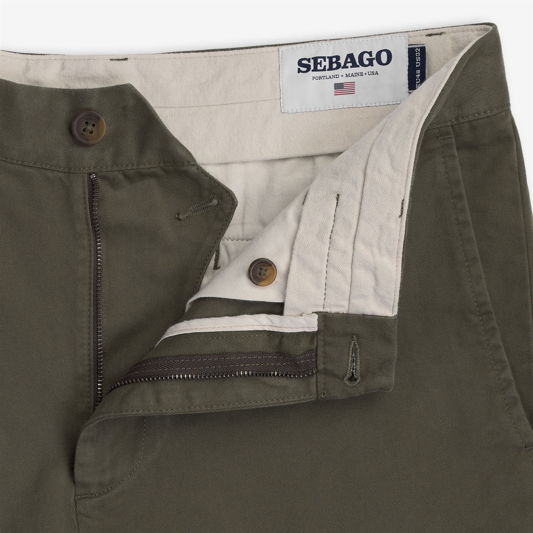 Short chino vert pour homme avec coupe ajustée main