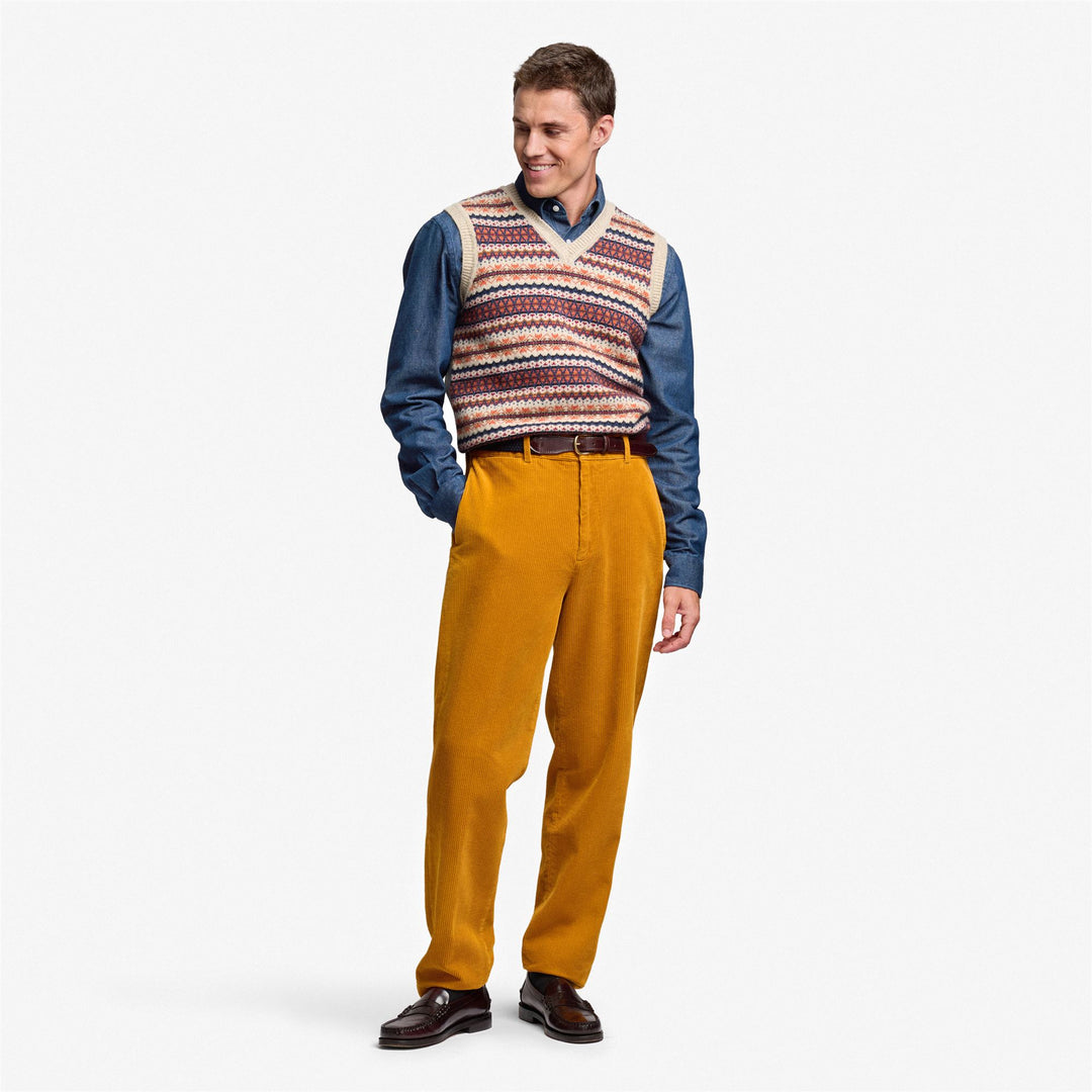 Pantalones de vestir chinos de pana color canela amarillo para hombre main
