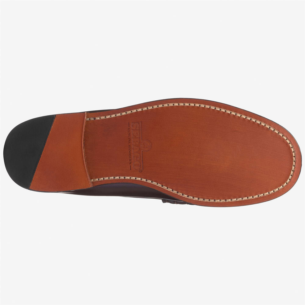 Mocasín de piel para mujer en color marrón oscuro con detalle metálico 02