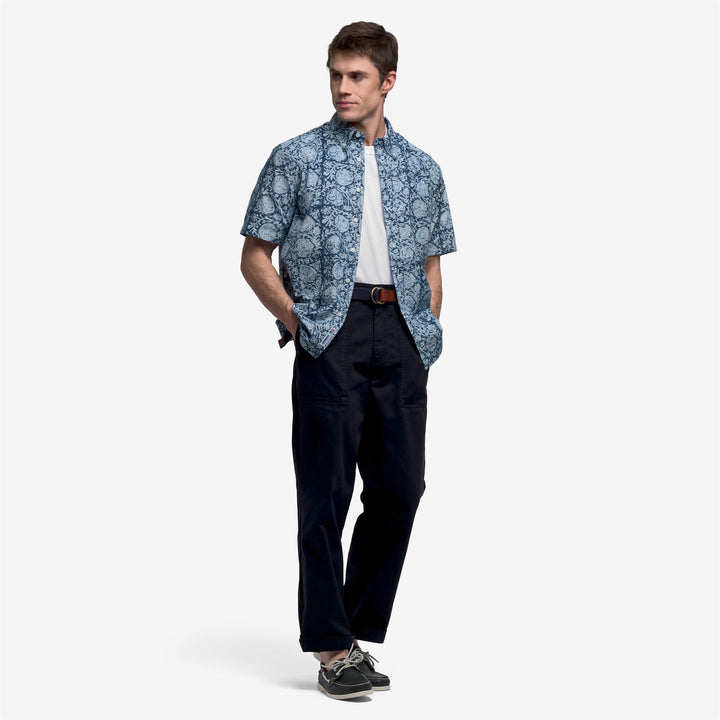 Camisa informal unisex gris con botones y estampado gráfico 6