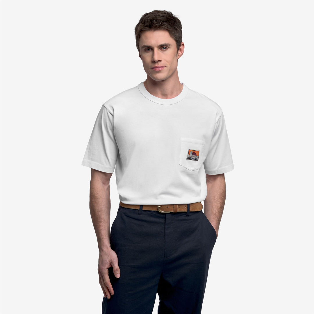 Camiseta unisex de algodón blanca con diseño de velero en el bolsillo main