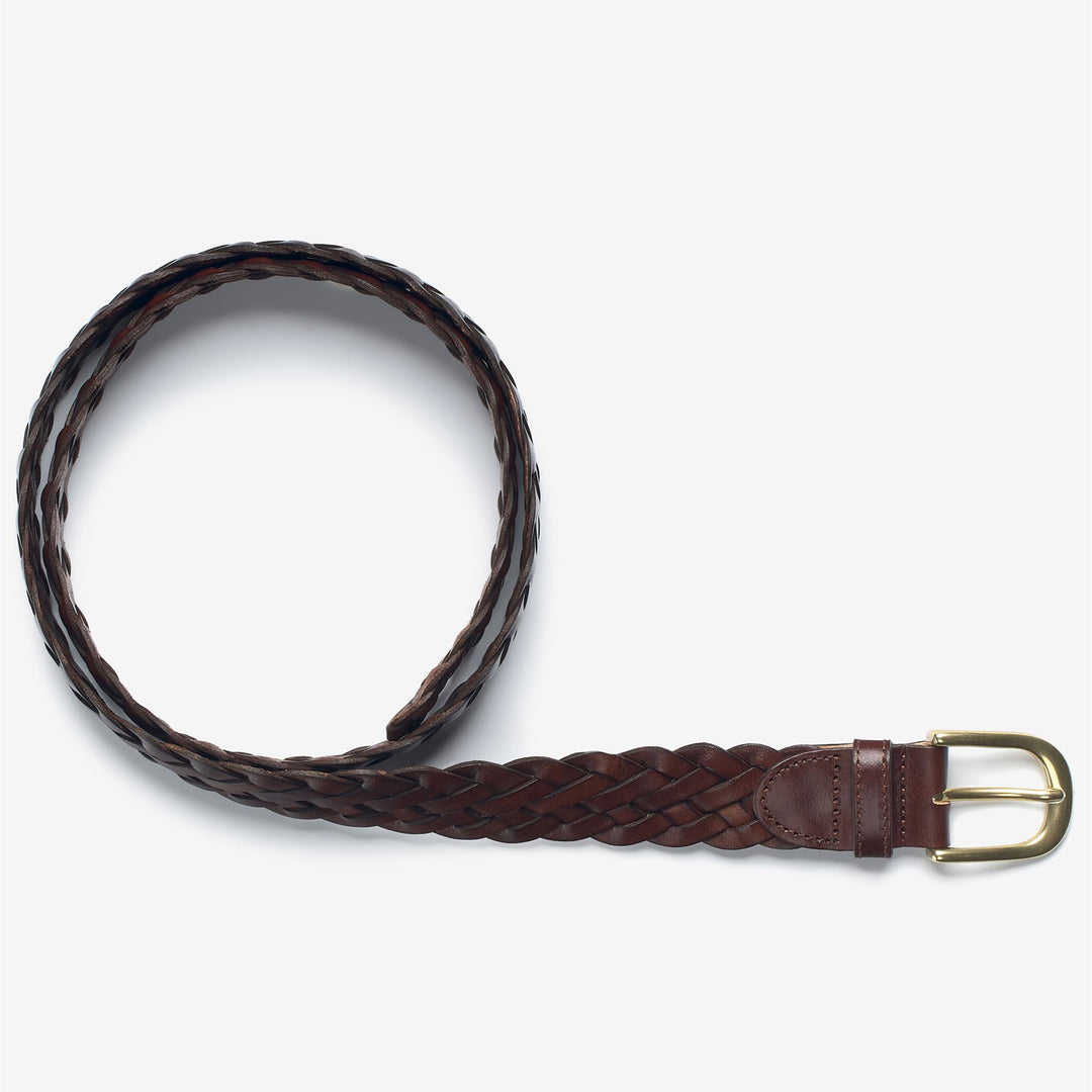 Ceinture en cuir marron pour homme, idéale pour une tenue décontractée. main