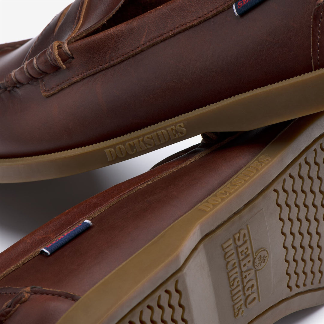Mocassini slip-on da uomo in stile nautico marroni con suola antiscivolo main
