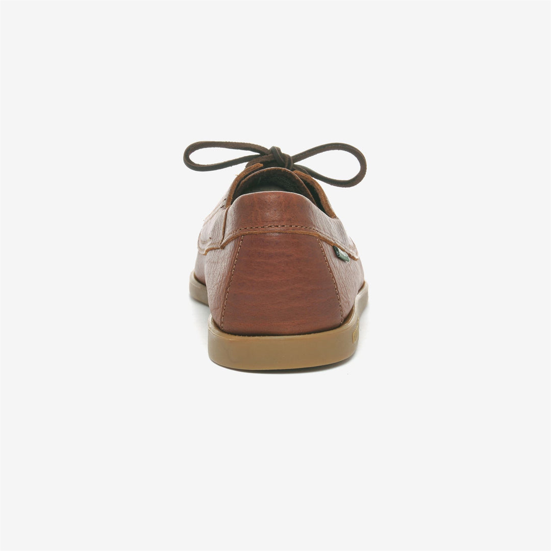 Mocasines Docksides de cuero marrón oscuro para hombre, ideales para actividades al aire libre. main