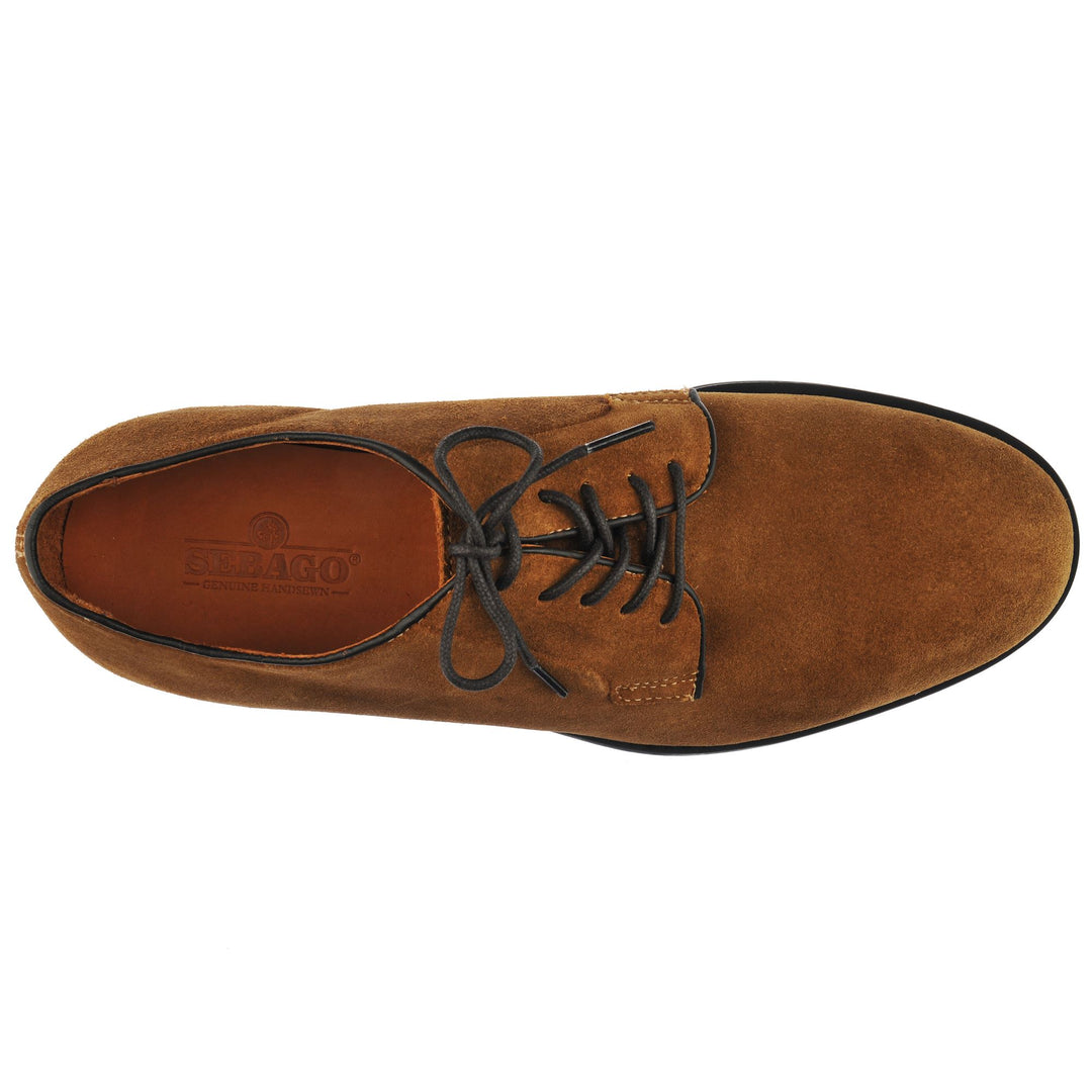 Chaussures basses en cuir marron cognac pour homme main