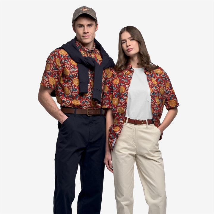 Camisa informal unisex roja de manga corta con botones 3