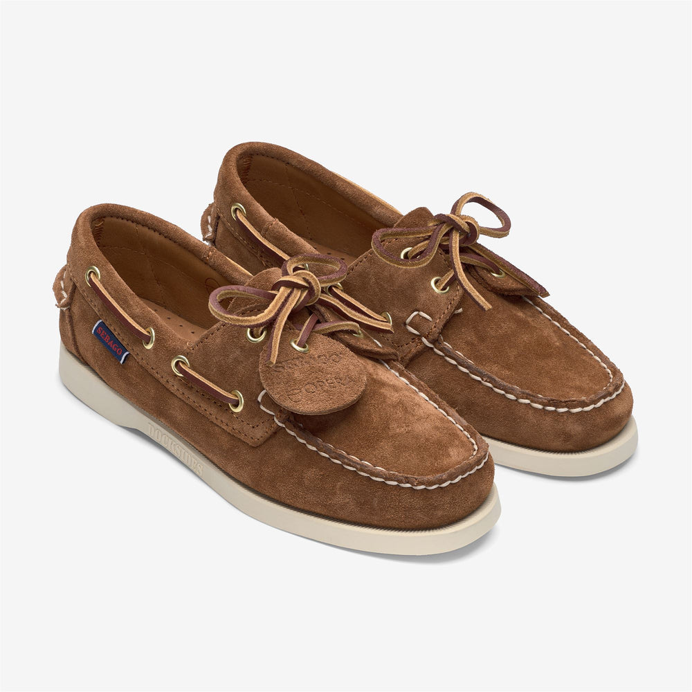 Zapatos náuticos Docksides de estilo mocasín artesanal marrón para mujer 02