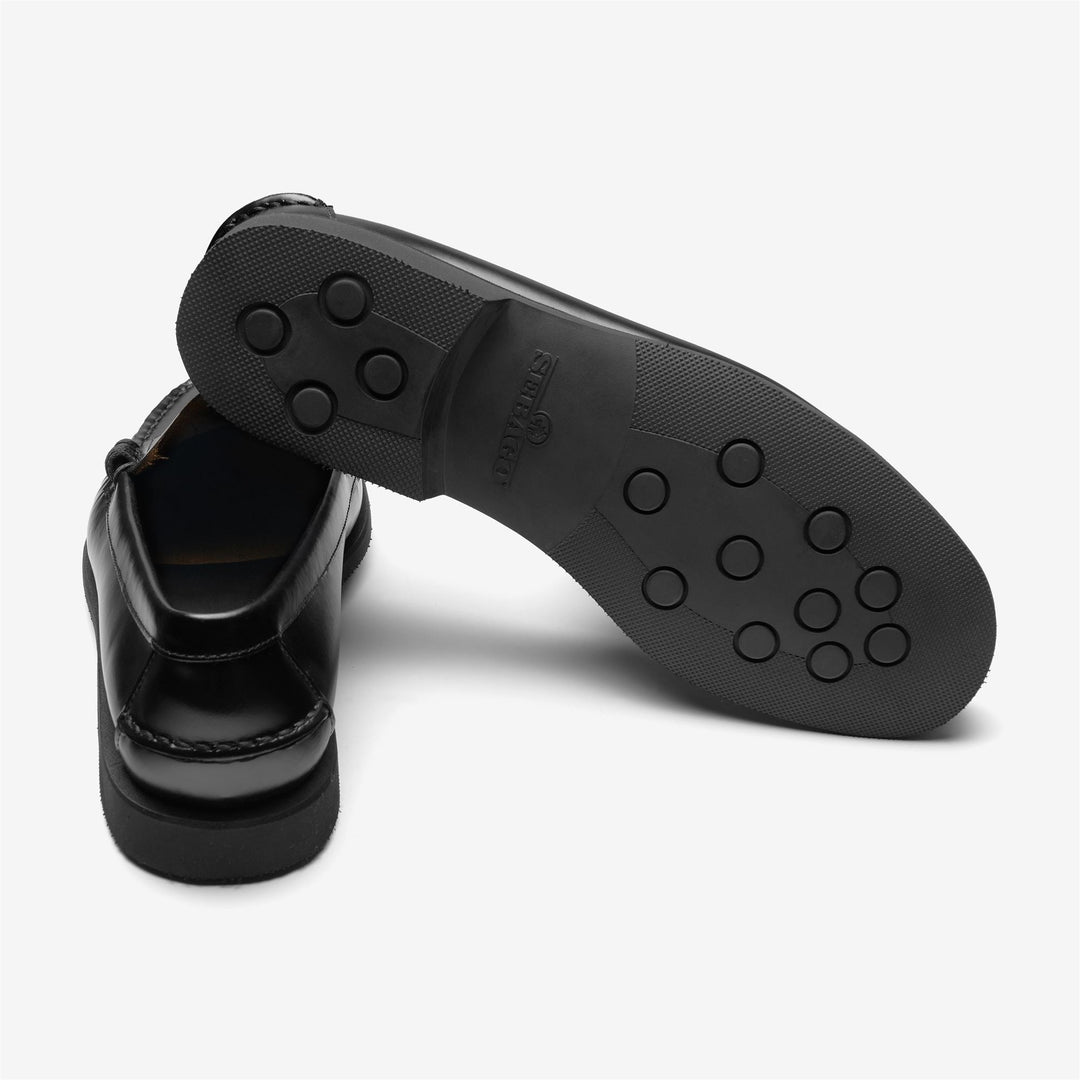 Mocassins classiques en cuir noir pour femmes avec semelle en caoutchouc main