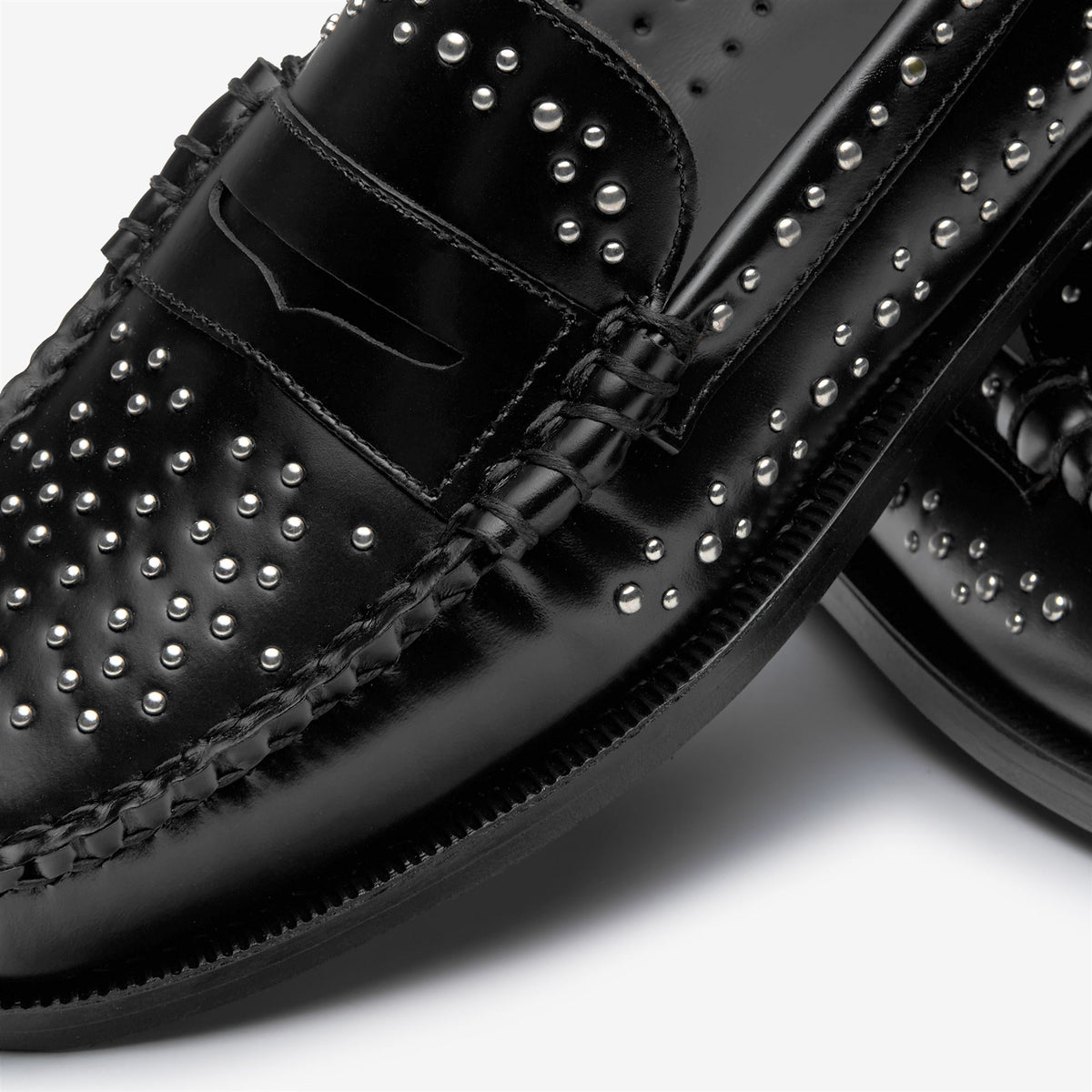 Moc_WOMAN_DAN STUDS WOMAN_Moccasin_Black - Commercial 6