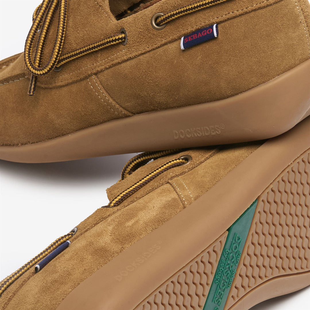 Braune Herren-Mokassins aus Wildleder mit handgenähten Details main