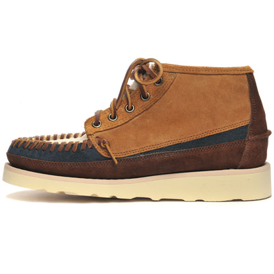 Moc Woman CAYUGA MID WOMAN Mid Cut TAN-PAPYRUS-NAVY-DKBROWN Dressed Side (jpg Rgb)		