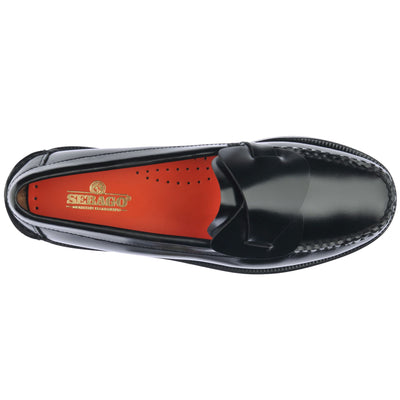 Moc Woman DAN BUTTERFLY WOMAN Moccasin BLACK Dressed Back (jpg Rgb)		